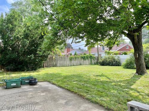 5975 Hubbell St, Dearborn Heights MI 48127-2445 exterior