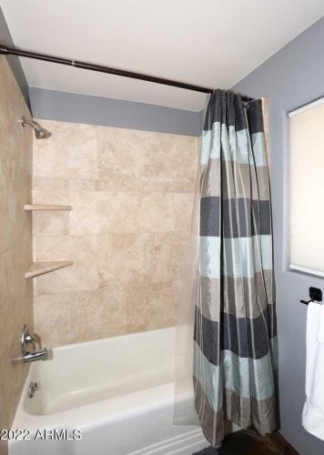 4451 Earll Dr, Phoenix AZ 85031-3821 exterior