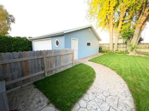 2133 10 St, Manitowoc WI 54220-6508 exterior