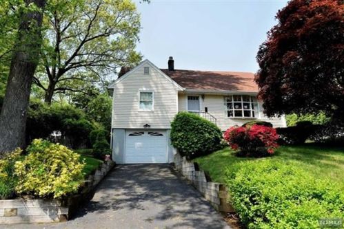 217 9th St, Cresskill, NJ 07626-1918