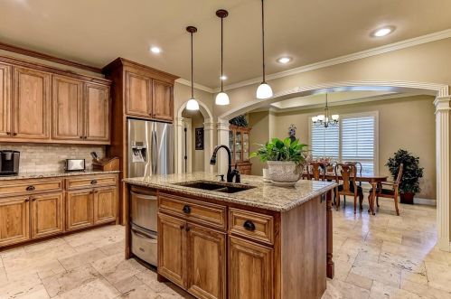 1757 Woodlake Rd, Denison TX 75021-8020 exterior