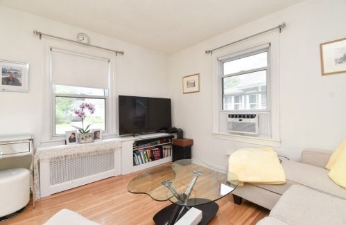 17 Waldorf St, Springfield MA 01109-1837 exterior