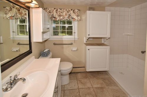 38 Monroe Rd, Enfield CT 06082-5335 exterior