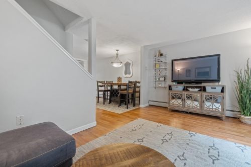 18 Great Fls Dr, Concord NH 03303-1594 exterior