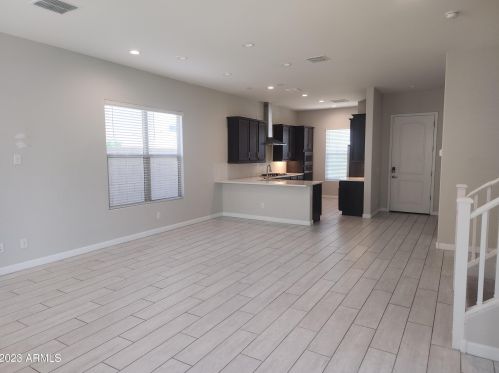 6519 Bluefield Ave, Phoenix AZ  85054-1561 exterior