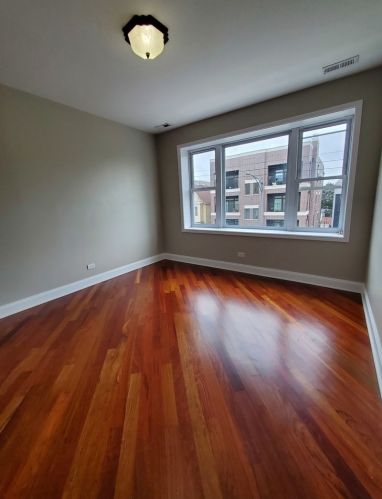 3234 Elston Ave, Chicago, IL 60618-5828