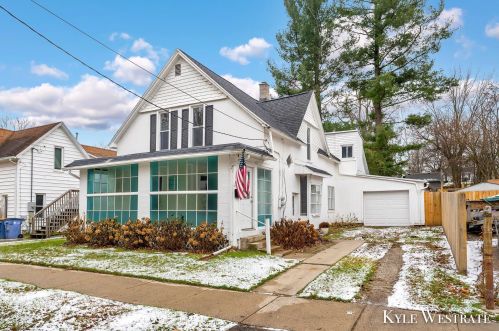 658 Lamberton St, Grand Rapids, MI 49505-3281