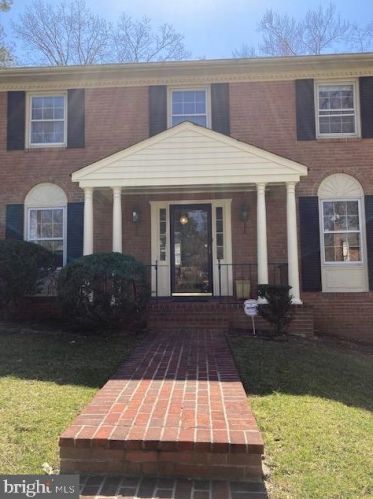 4032 40th St, Arlington, VA 22207-4608