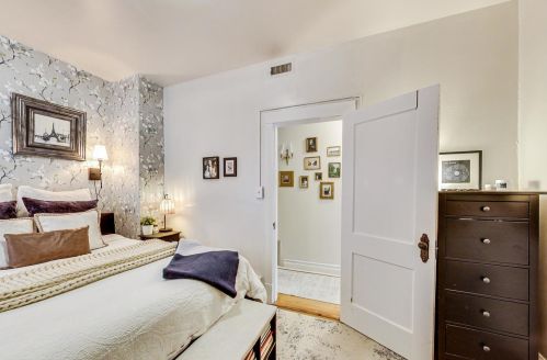 3315 Oakley Ave, Chicago IL 60618-6207 exterior