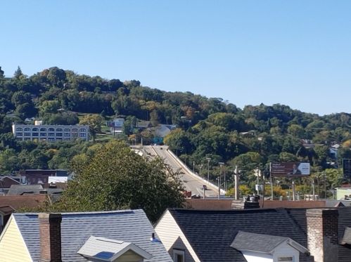 4550 Penn Ave, Pittsburgh PA 15224-1315 exterior