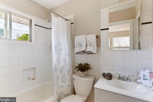 6512 Cavalier Dr, Alexandria VA 22307-1303 exterior