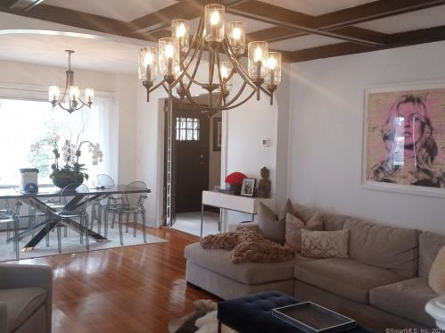 10 Bettswood Rd, Norwalk CT 06851-5104 exterior