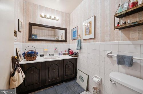 645 Lombard St, Philadelphia, PA 19147-1416