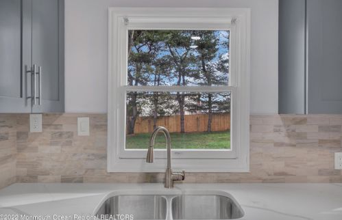 18 Oklahoma Dr, Jackson Twp NJ  08527-1502 exterior