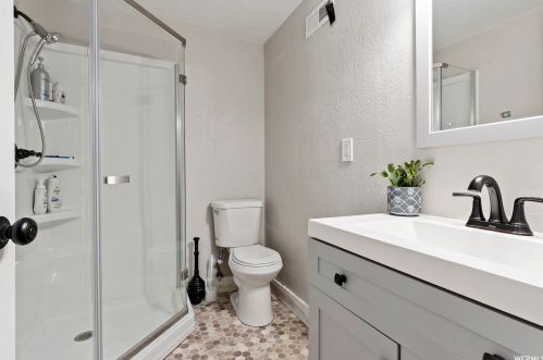 2474 Crk Rd, Sandy UT 84093-6442 exterior