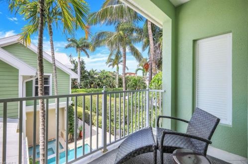 331 3 Ave, Naples FL 34117-3027 exterior