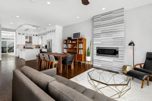 2121 Point St, Chicago, IL 60647-4018