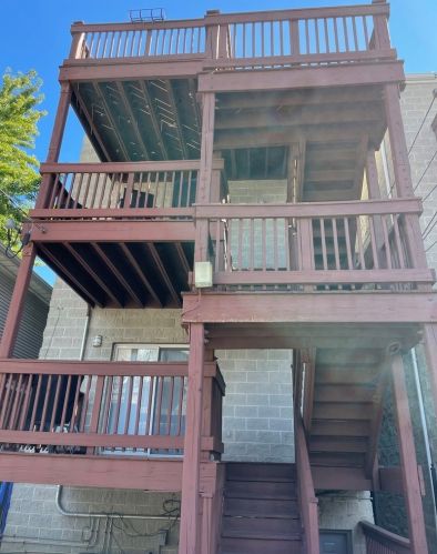 1330 Greenview Ave, Chicago IL 60626-5035 exterior