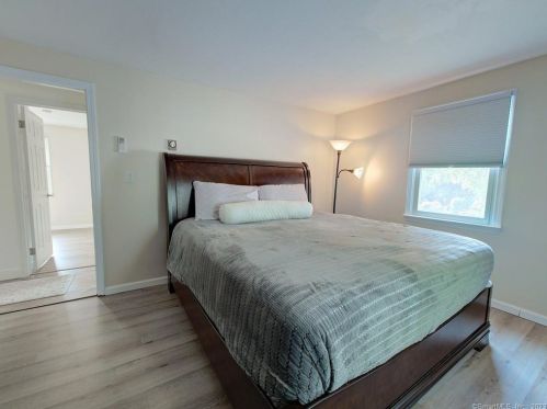 39 Tra Mart Dr, Uncasville CT  06382-1115 exterior