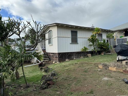 3877 Claudine St, Honolulu HI 96816-4333 exterior