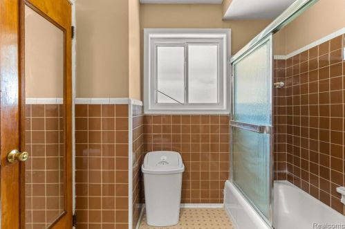 4964 Monroe St, Dearborn Heights MI  48125-2525 exterior