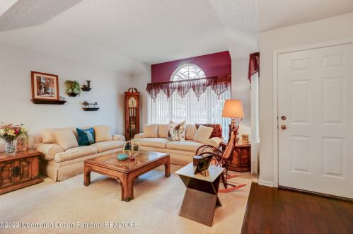 32 Avon Dr, Jackson Twp, NJ 08527-3920