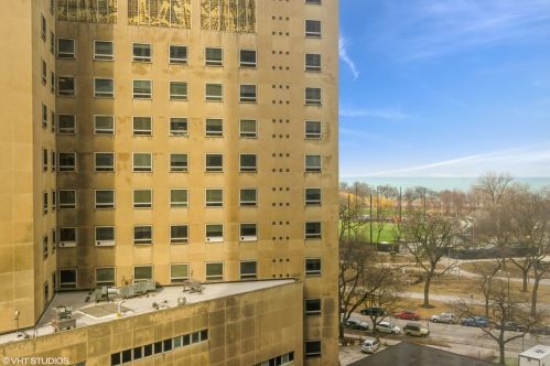 2800 Lake Shore Dr, Chicago IL  60657-6232 exterior