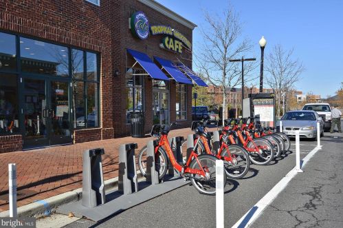 5823 Monticello Rd, Alexandria VA 22303-1302 exterior