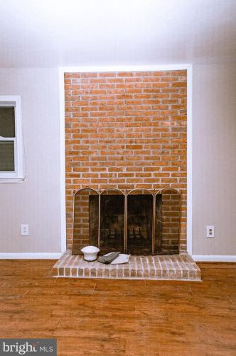 15301 Manor Village Ln, Rockville MD 20853-1820 exterior