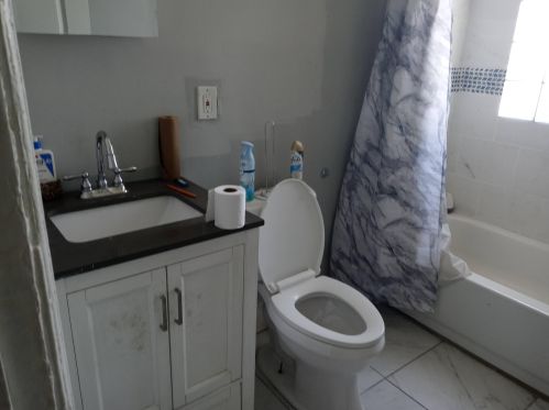 2437 2nd St, Milwaukee WI 53212-2809 exterior