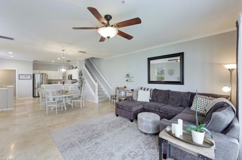 1084 Hampton Cir, Naples FL 34105-4823 exterior