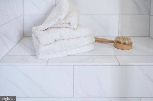 10314 Grosvenor Pl, Rockville MD 20852 exterior