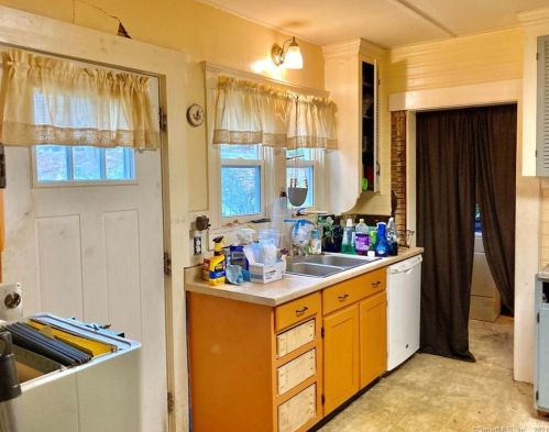 1063 Main St, Killingly CT 06239-2109 exterior