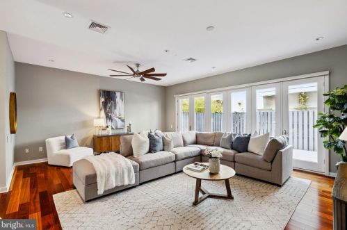 1433 Bainbridge St, Philadelphia PA 19146-2121 exterior