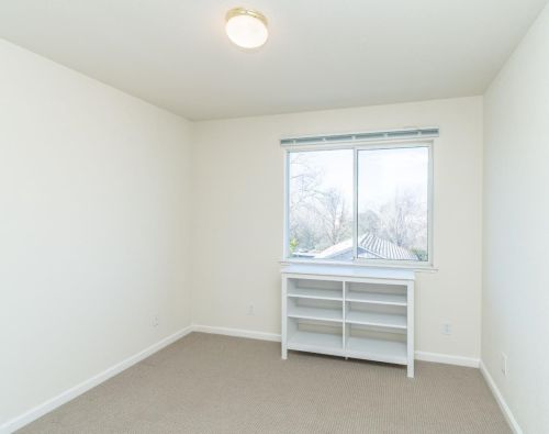 1375 Kerslake Cir, Folsom CA 95630-8460 exterior