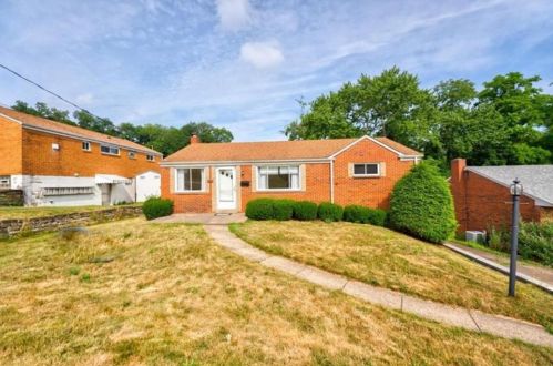 522 Barbara Dr, Pittsburgh PA  15227-4404 exterior