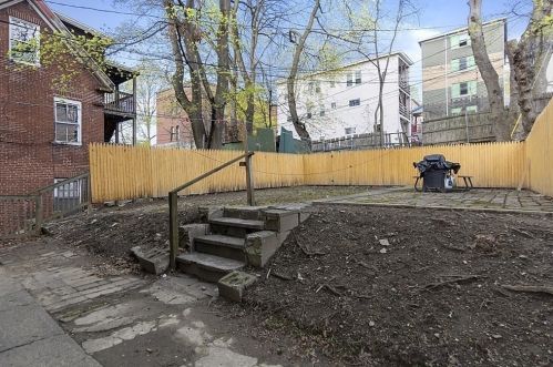 9 Elizabeth St, Worcester MA 01605-2949 exterior