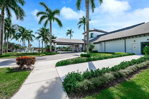 8623 Logia Cir, Boynton Beach FL 33472-7126 exterior