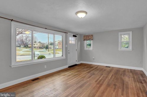 365 Clover Ln, Hanover PA 17331-4304 exterior