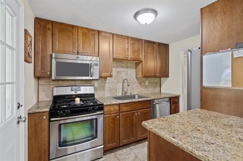 389 Holiday Park Dr, Pittsburgh PA 15239-2364 exterior