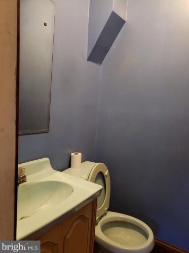 1602 Jackson St, Philadelphia PA 19145-3844 exterior