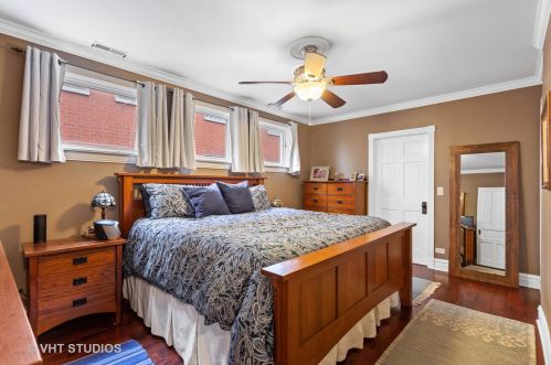 2319 Montrose Ave, Chicago IL 60618-1658 exterior