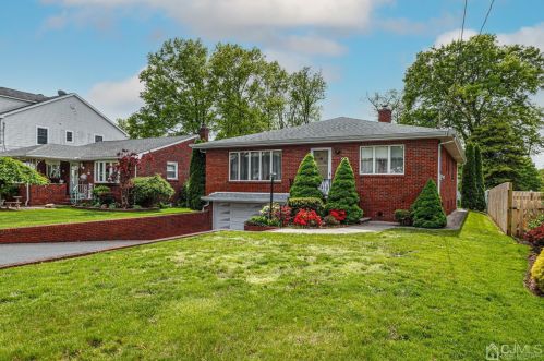 20 Benjamin St, Clark, NJ 07066-1511