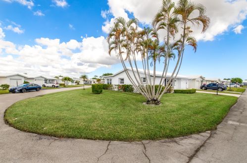 2087 12 Ave, Boynton Beach FL 33435-6039 exterior