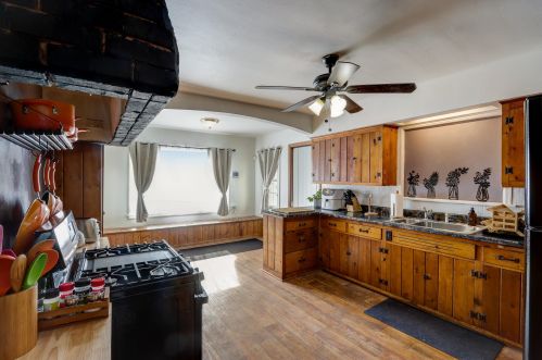 5545 57, Milwaukee WI 53218-3230 exterior