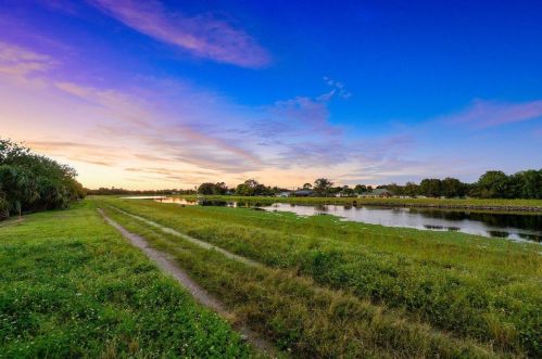 386 Dalton Cir, Fort Pierce FL 34953-5850 exterior