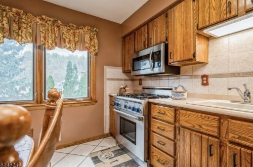 2087 Prospect Ave, Scotch Plains NJ 07076-1203 exterior