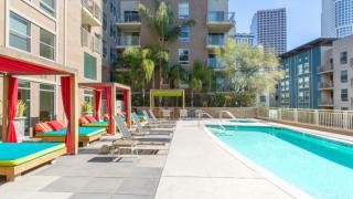 1050 Ingraham St, Los Angeles CA  90017-2412 exterior