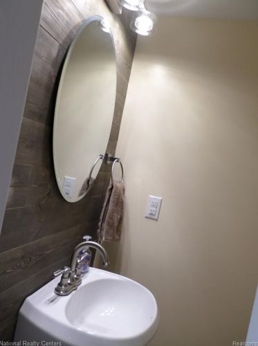 39733 Vlg Wood Ln, Novi MI 48375-4554 exterior