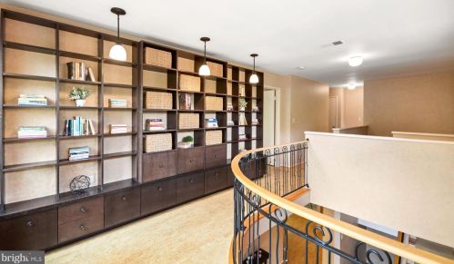 16 Arlive Ct, Rockville MD 20854-2978 exterior